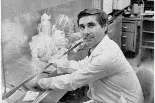 Barry Arnason in his lab