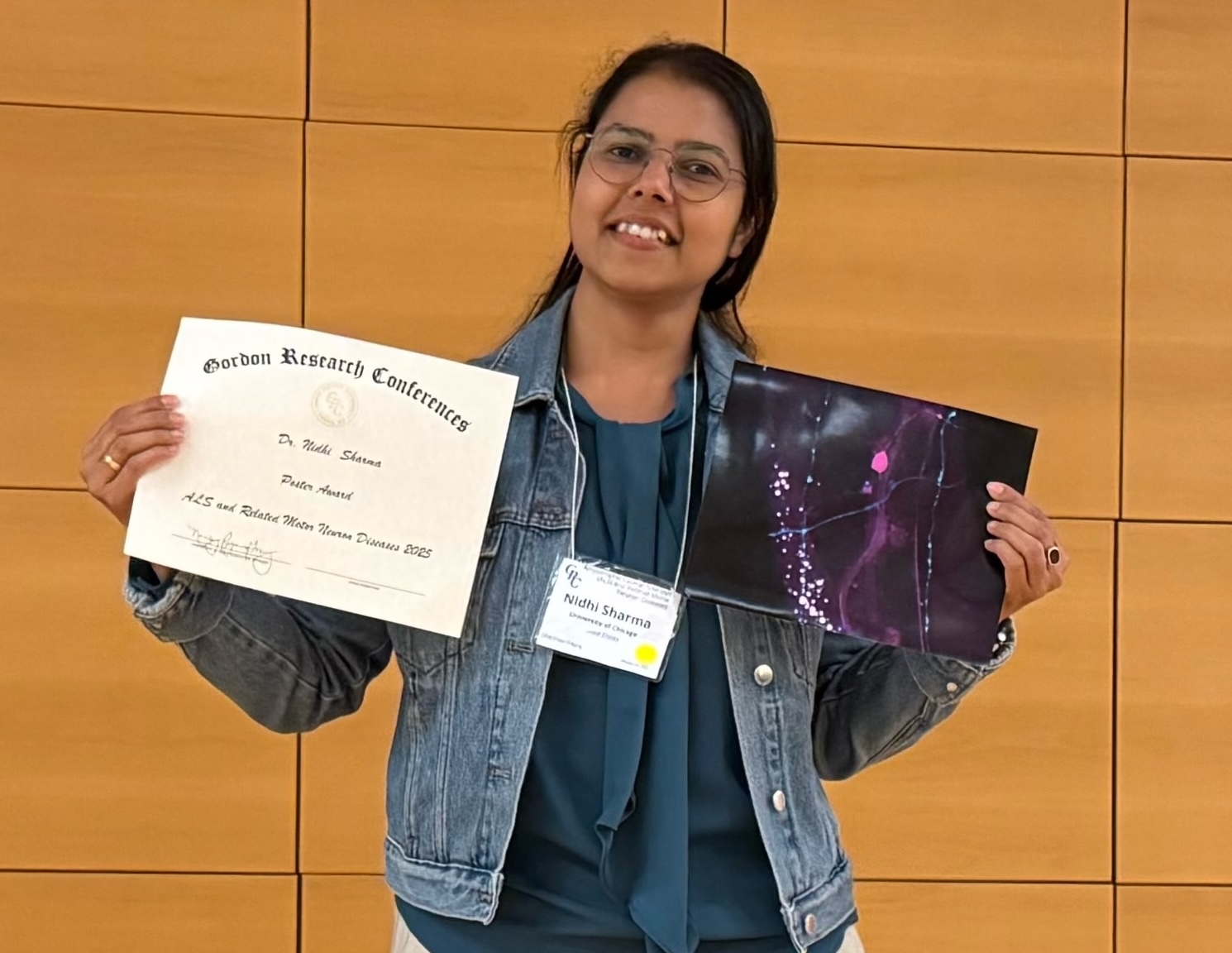 Nidhi receives award